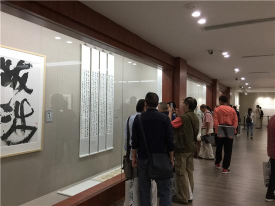 “巴蜀书画传承与创新工程——冷柏青书法作品展”现场