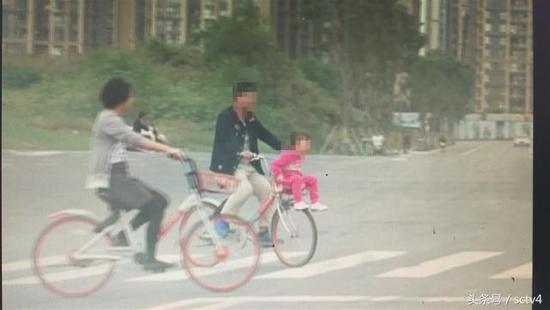 共享单车载娃出行 文明安全不可任性