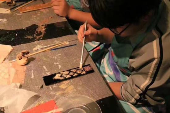 徐汇艺术馆配合展览向中学生推出的漆艺公教活动