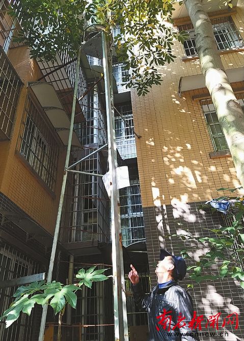 居民自建的简易蓄水塔