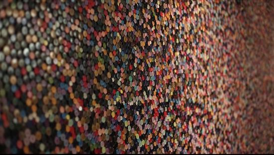 展厅现场的纽扣墙