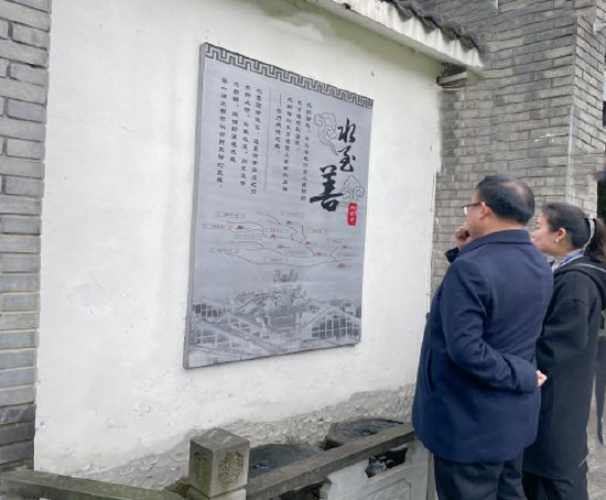 卿所长听取学校办学理念