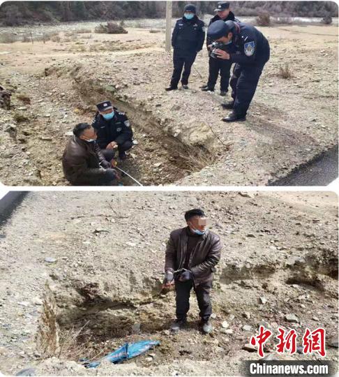 犯罪嫌疑人维某现场指认,民警起获嫌疑人所藏枪支。 郑力 摄