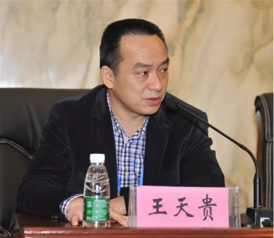 △棠外常务副校长王天贵在开题会上致辞
