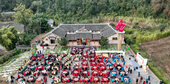 遂宁千人南瓜宴开席！海龙金贝首届川渝采摘狂欢节迎客忙
