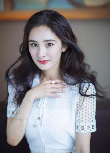 纖細的眉型和柔和的線條使人顯得溫婉有氣質