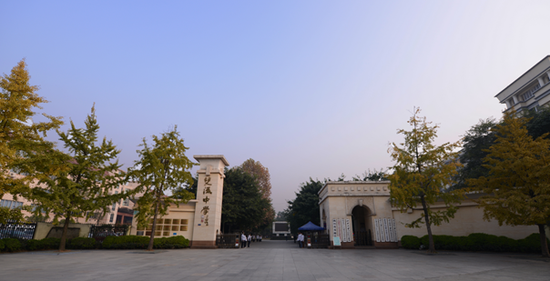 双流中学校门