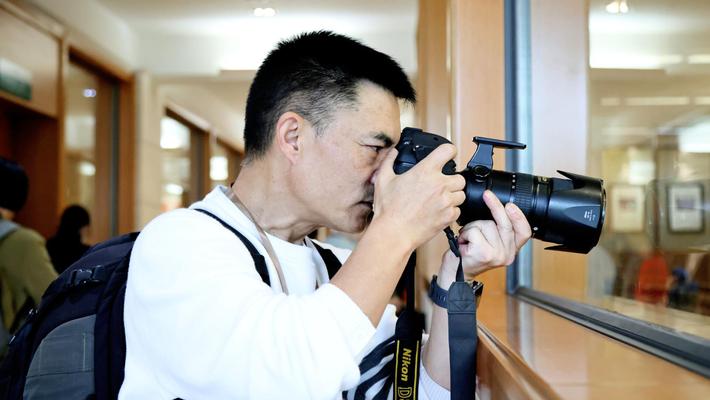 大咖们现场观摩长城的制作，参访实验室等