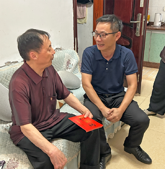 翠屏街道党工委入户走访慰问