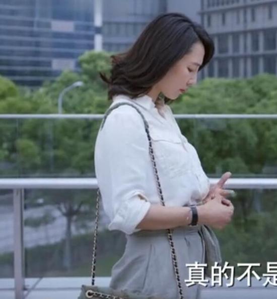 白百何穿闊腿褲配襯衫