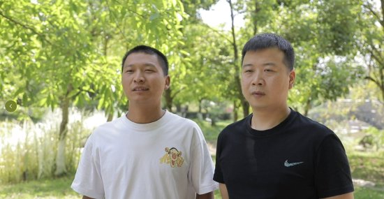 张望(左)和陈建