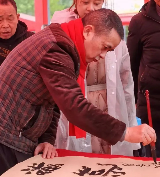 1月18日,“萬福迎春”公益活動走進達川區天益廣場(第五站)
