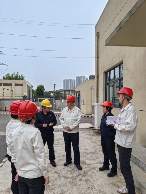 6月28日，国网泸州供电公司电力调度控制中心党支部走访泸州北方化工公司，开展迎峰度夏服务
