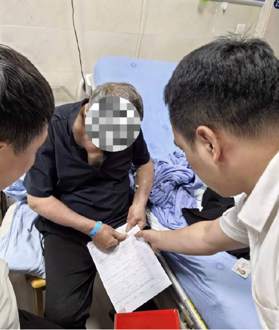 南江县柜面工作人员开展一对一上门服务