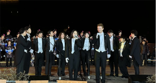 “大鸾和鸣 天地交响”文化交流专场晚会举行，美国耶鲁大学Whiffenpoofs阿卡贝拉合唱团献唱