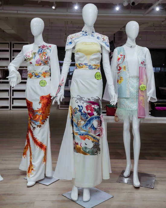 潮服网络人气奖获得者:许真瑞 作品:鲤鱼跃龙门