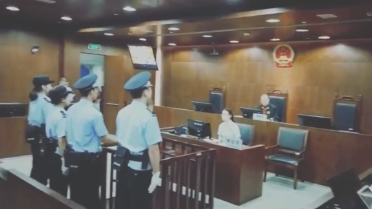 成都俩老赖借钱不还还故意转移房产被判刑