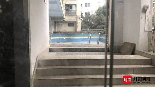 该游泳池已被封闭