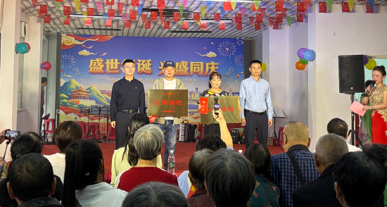 兴盛社区举行“盛世华诞·兴盛同庆”主题活动