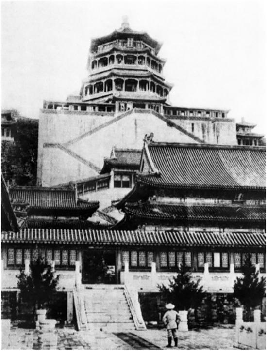 伊东忠太拍摄的北京西郊颐和园佛香阁