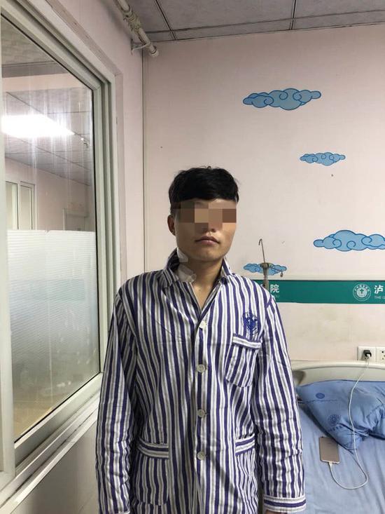 来自贵州的斜颈患者陈果术后抬正了头