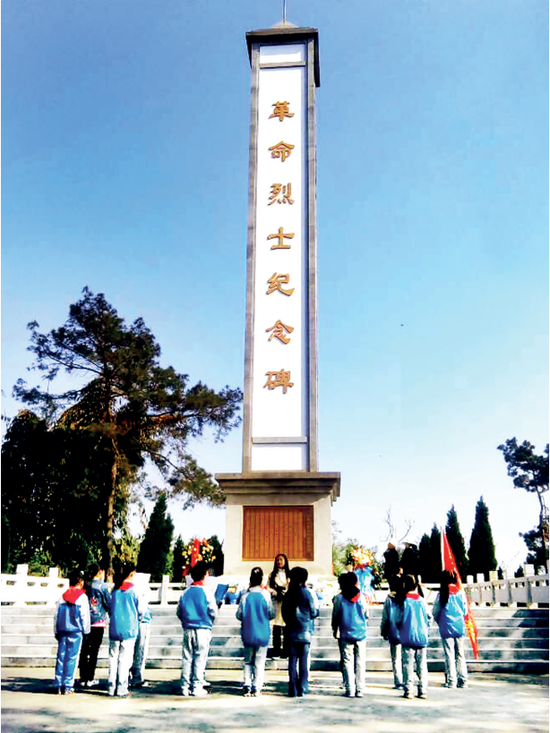 革命烈士纪念碑 摄影/罗彦彦