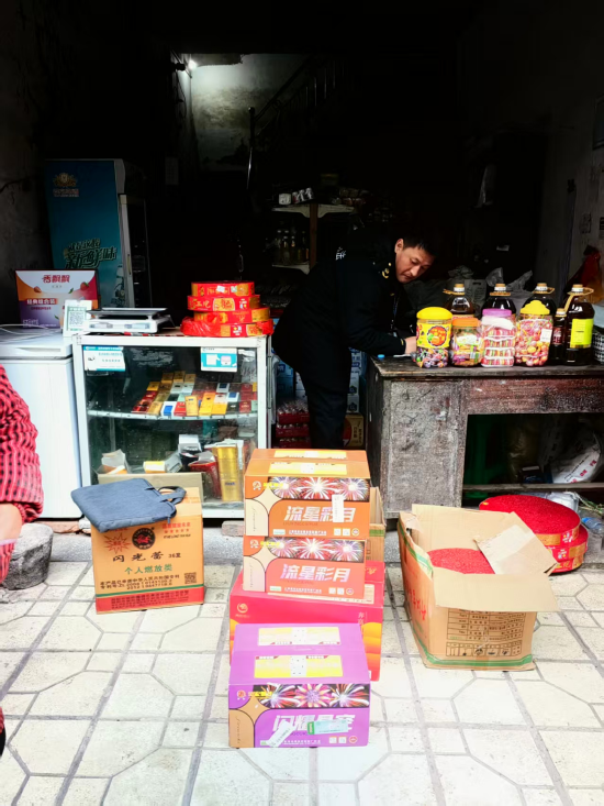 任市镇查处一起烟花爆竹零售门店擅自违规经营案件