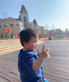 刘先生的孩子毛毛玩得很开心