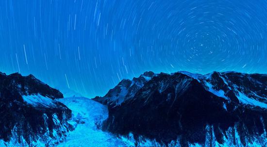 海螺沟大冰瀑布夜色 供图 甘孜州文旅局