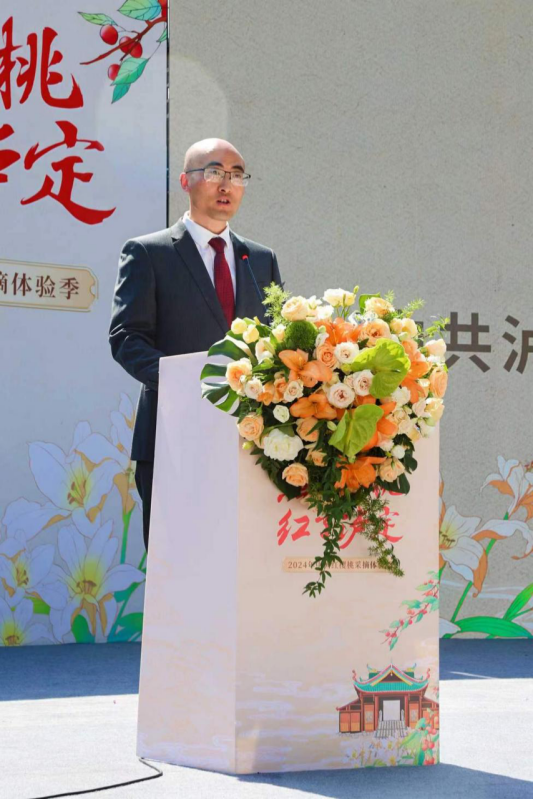 县委常委、宣传部部长王顺苏致辞（泸定县文化广播电视和旅游局 供图）
