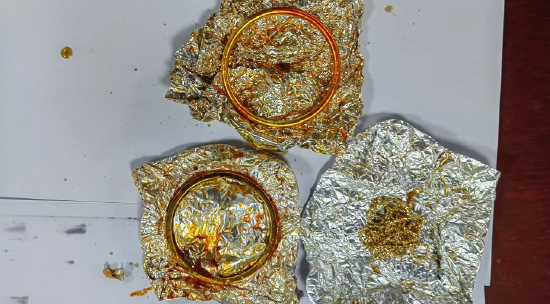 藏在豆瓣酱里的黄金首饰。（图源@达州公安）