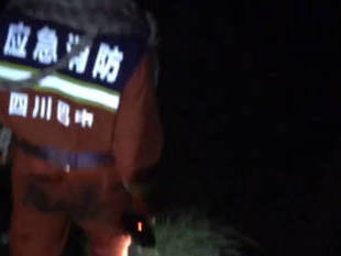 村民上山采药不慎跌落40米深山崖 消防8小时接力转运成功救援