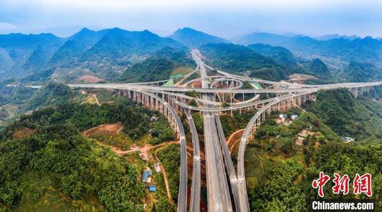 资料图:航拍建成通车的仁沐新高速公路沐川枢纽。 高路川 摄