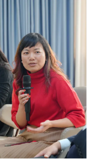 成都广播电视台教育节目制片人 闫芳女士