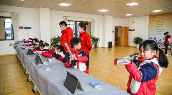 新川学生练习射击