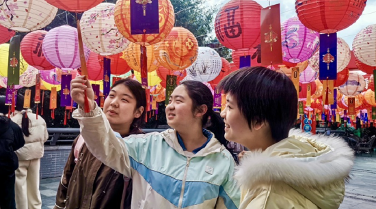 “猜灯谜·闹元宵”系列文化活动现场