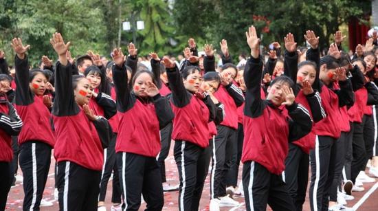 学生在省档案校快乐成长