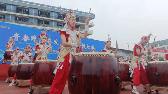 《鼓韵飞扬》表演