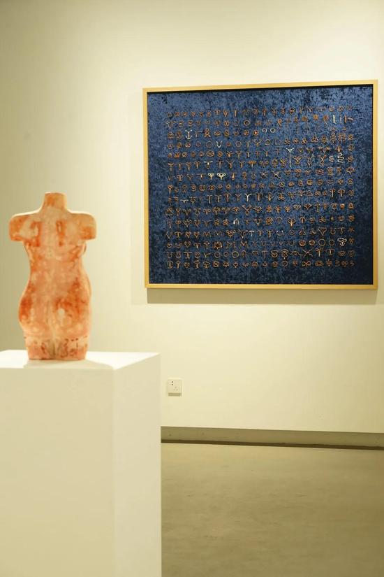 ● 在黑夜里举办画展的何多苓美术馆