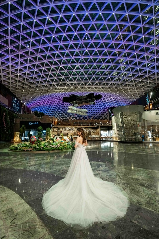 　　美高梅展位持续以“醒狮”为主题，更将加入婚宴浪漫元素，推出一系列的五星级婚礼套餐及限定旅游度假体验套票。