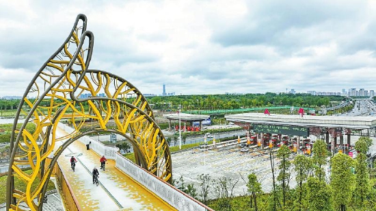 瞧一“桥” 公园城市里的“幸福桥”