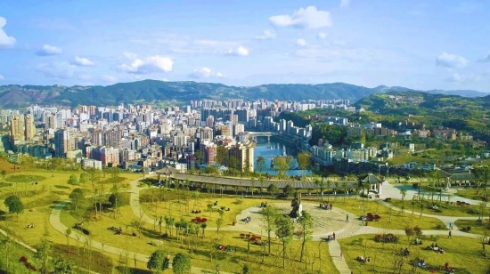 蓬勃發展的通川(梁喬 攝)
