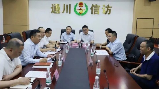 李祝荣接待来访群众