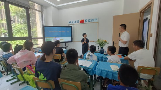 任平校长与学生交流