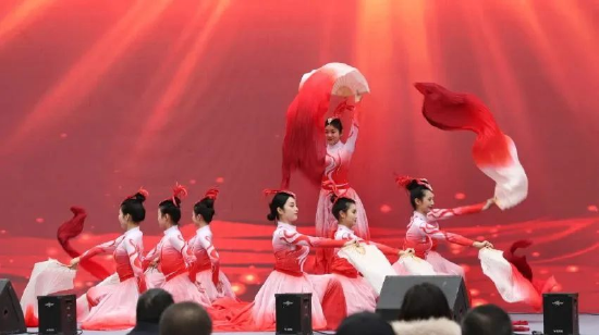 歌舞点燃现场氛围
