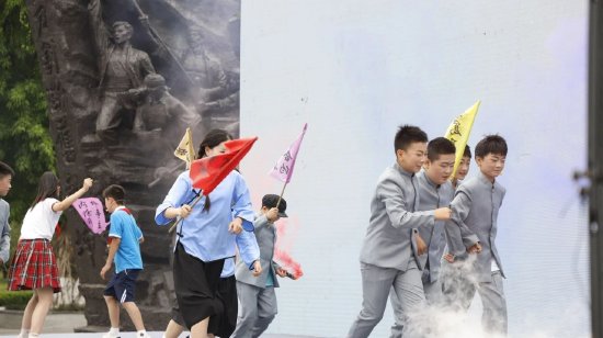 情景劇《紅色血脈代代傳》