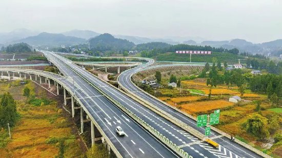 镇广高速达州渠县万寿互通。