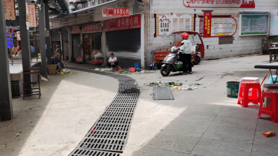  整改前的复兴农贸市场