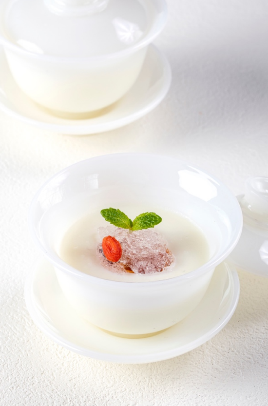燕窝桃茸炖椰奶