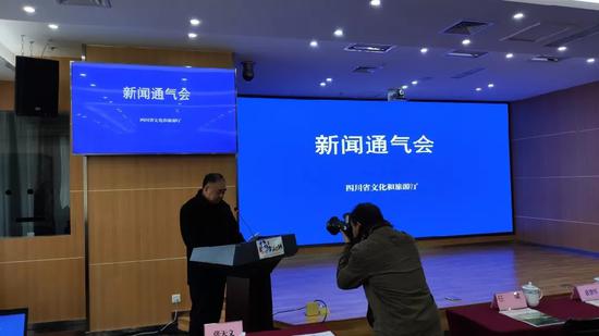 旅游协会执行副会长柴延祝介绍活动筹备情况